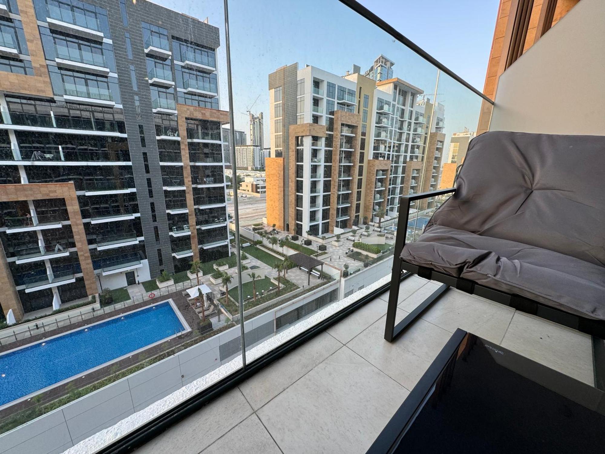 Ashri Hh, Standard In Riviera Dubaï